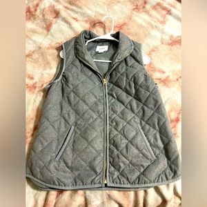 Grey old navy vest 💕 worn